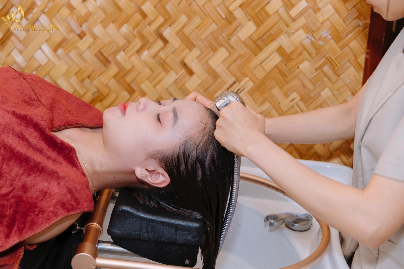 Gội và xả tóc tại Wellness Spa Quy Nhơn