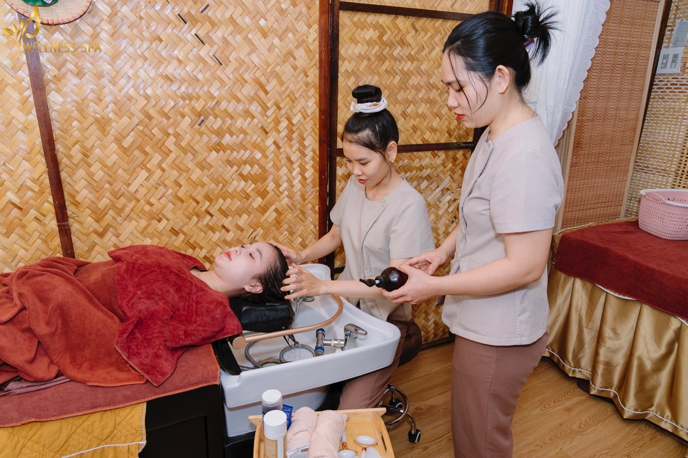 Liệu trình gội thảo mộc kết hợp chăm sóc da và massage đầu
