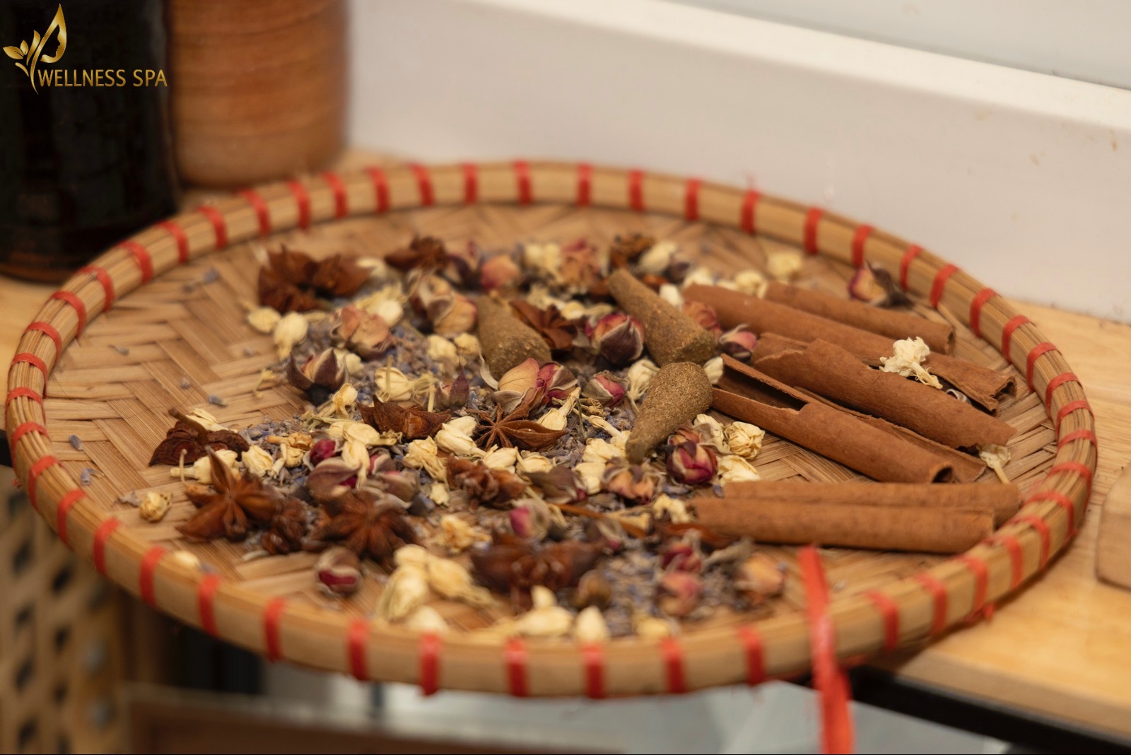 Khay thảo mộc tạo hương thơm tại Wellness Spa