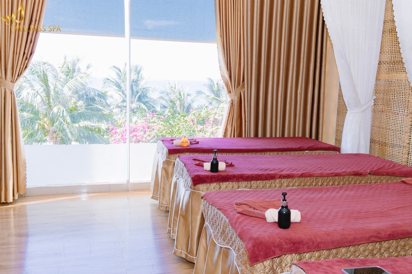 Phòng massage có ánh sáng tự nhiên tại Wellness Spa